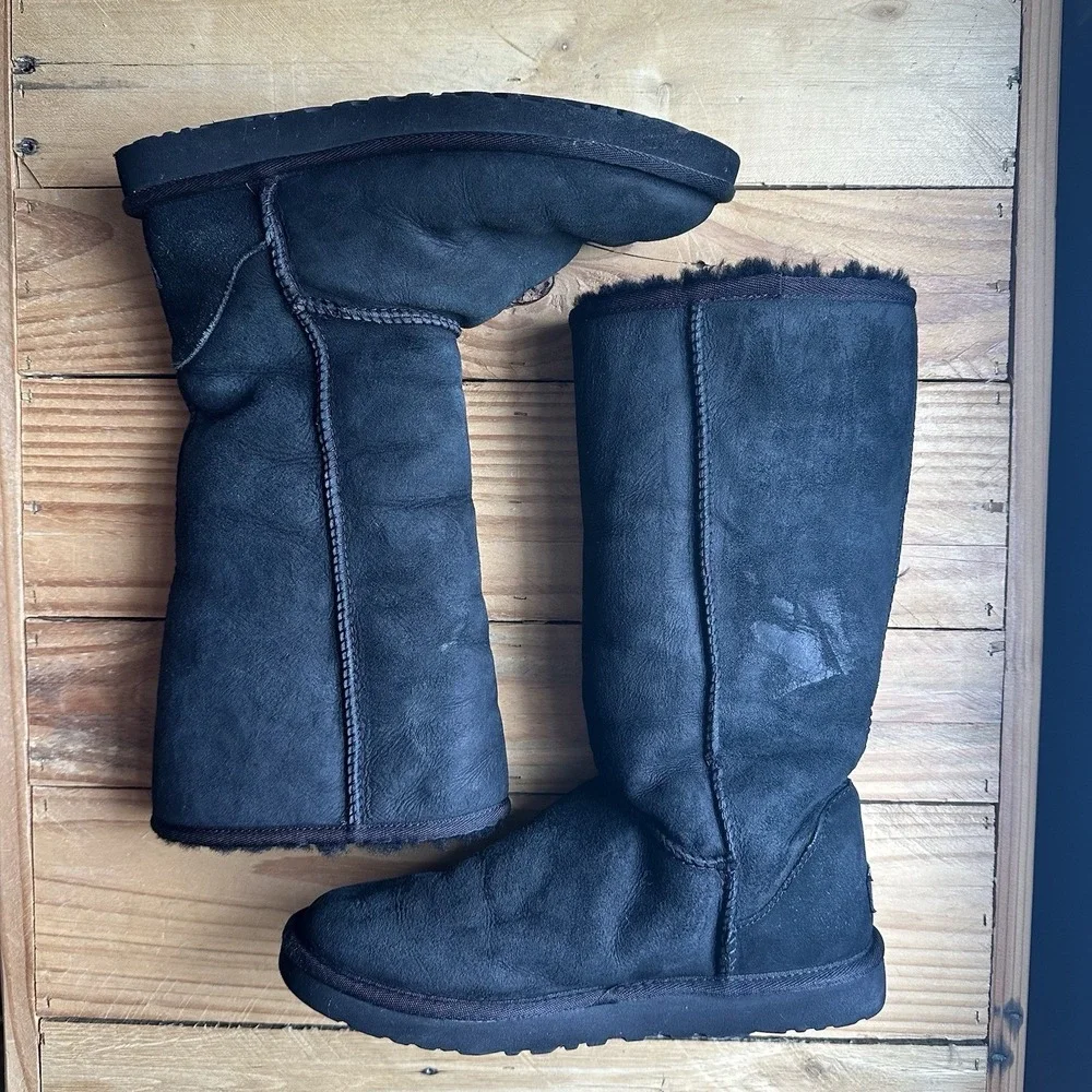 Ugg Classic Tall Boots Women's 8 Black Suede Sheepskin Lined Comfort Winter